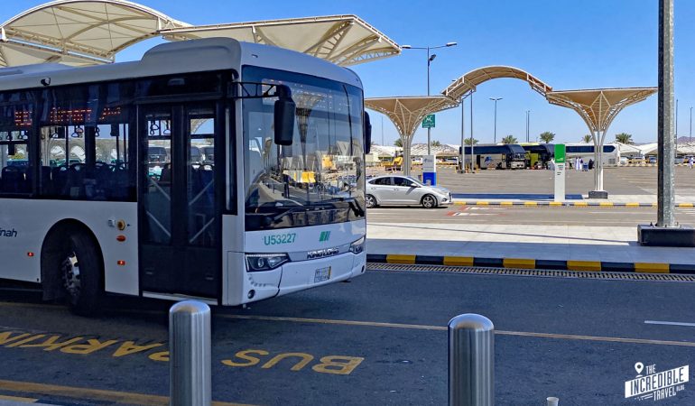 Wie kommt man in Medina günstig vom Flughafen oder Bahnhof in die Stadt?